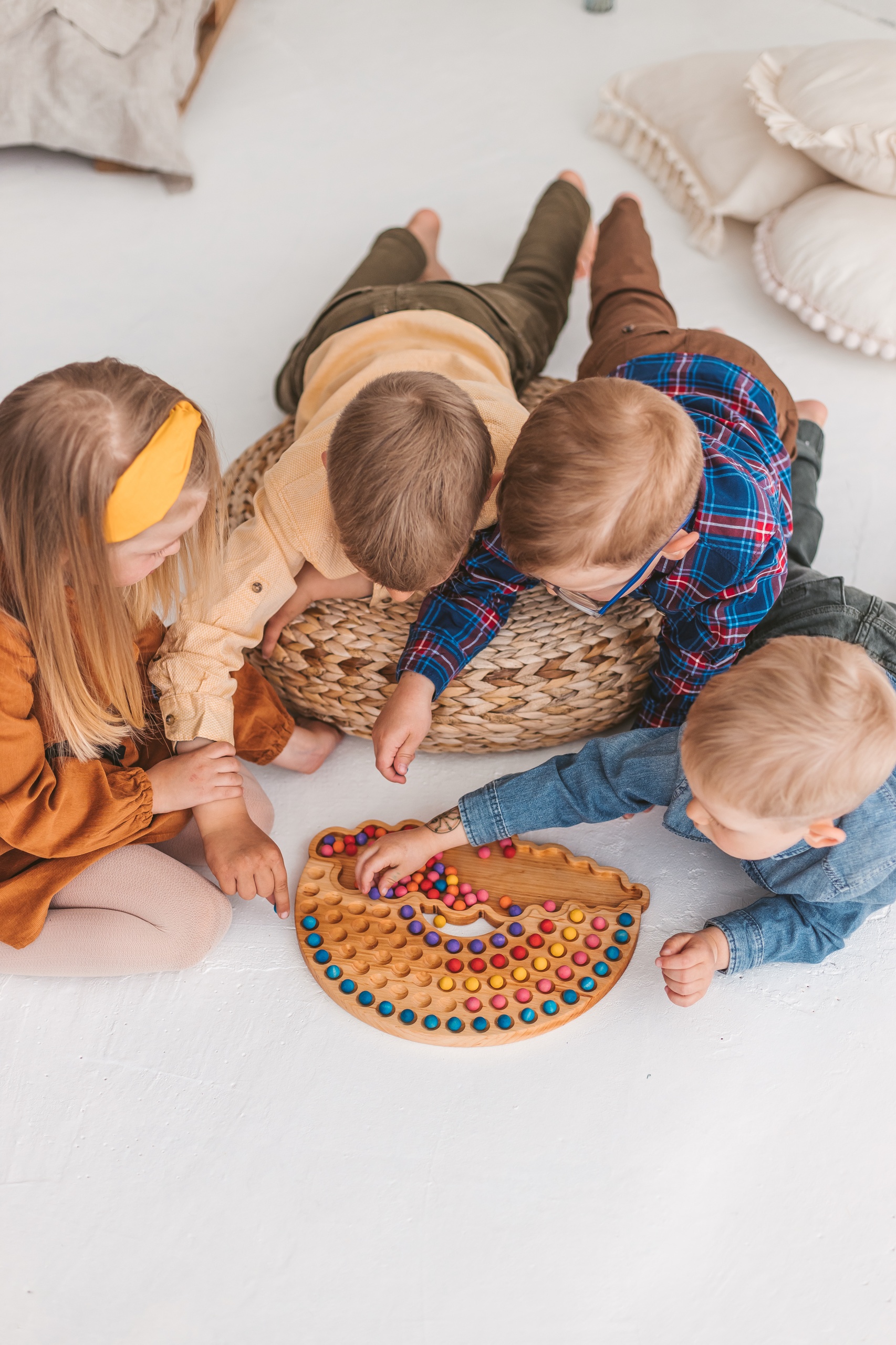 Wooden Rainbow toy - sorting colors game