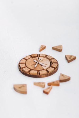 Learn telling the time for kids with this super cool wooden clock