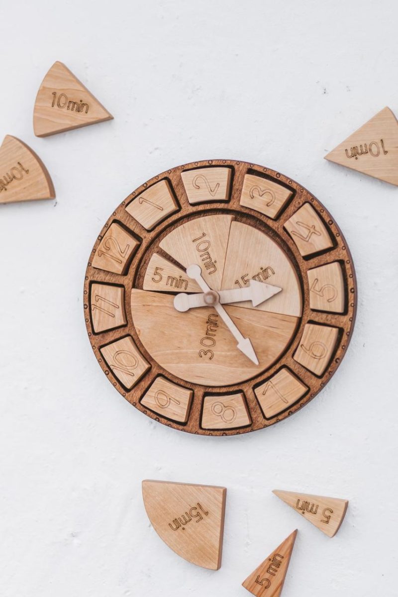 Wooden clock - Woodinout © Montessori learning toys