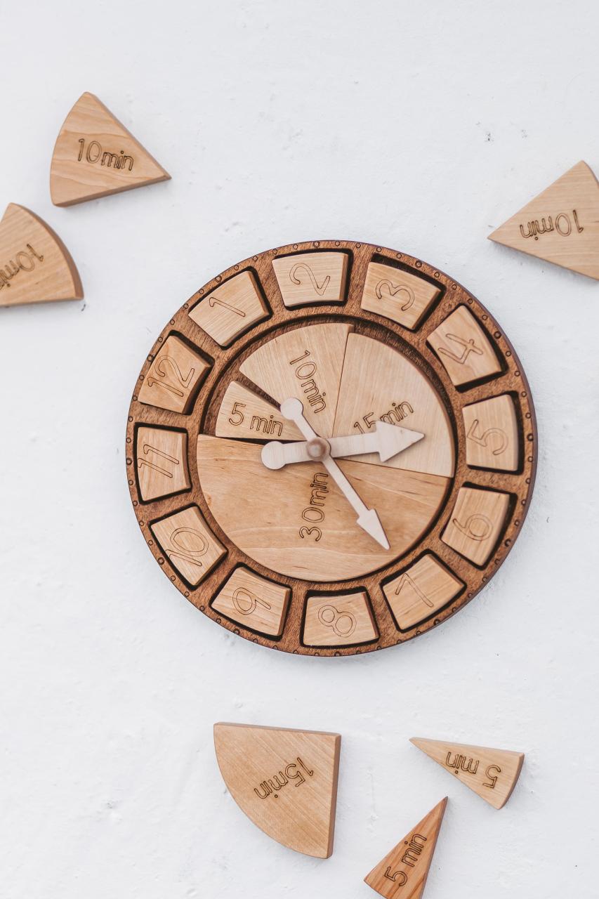 Learn telling the time for kids with this super cool wooden clock