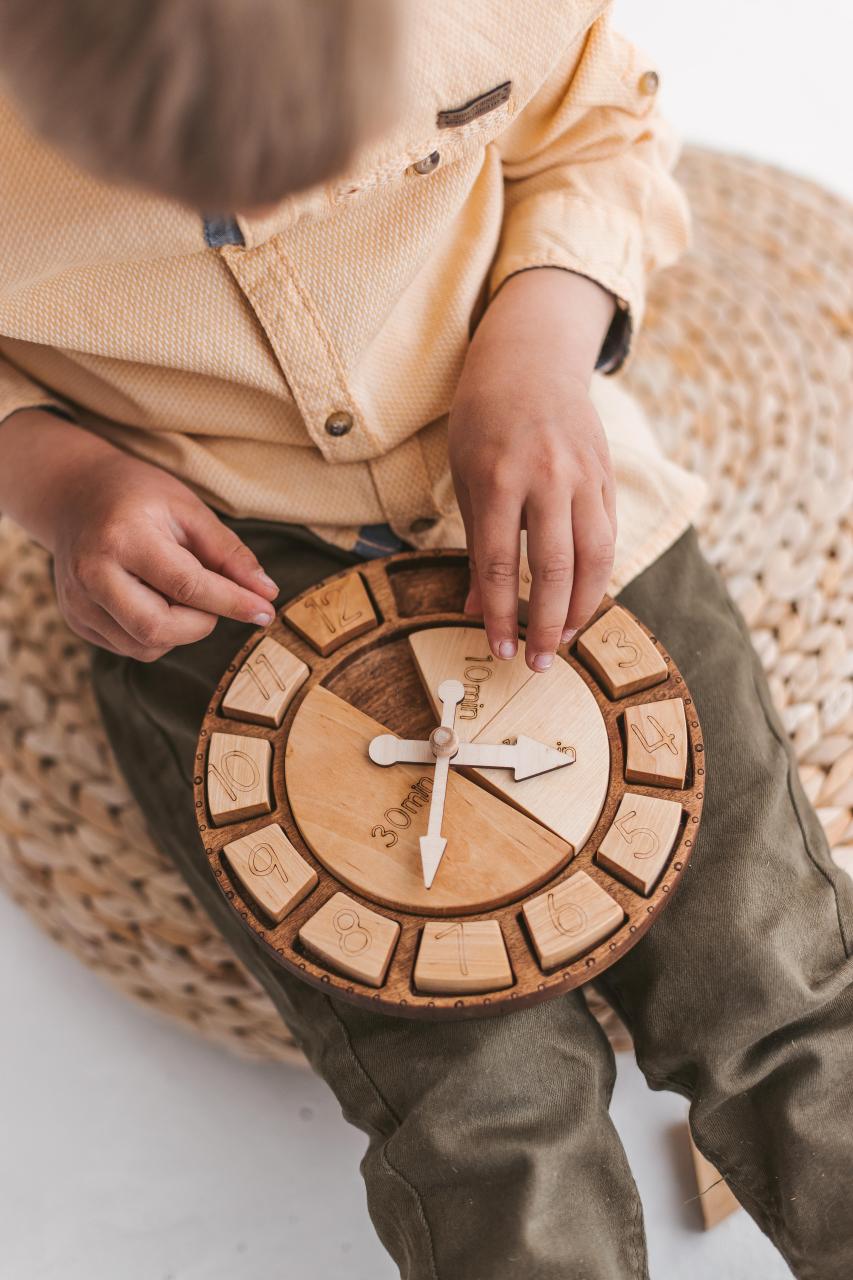 Learn telling the time for kids with this super cool wooden clock