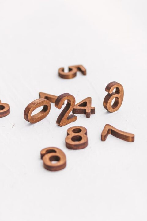 Petits nombres en bois - Matériel mathématique Montessori par Woodinout