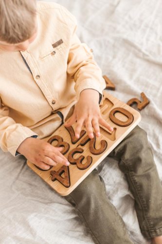 natuurlijke Houten Getallen Puzzel. Montessori wiskunde materiaal voor Waardevolle familie tijd