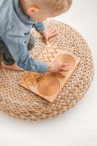 Tracing shapes - circle and lines for toddlers by Woodinout Montessori toys